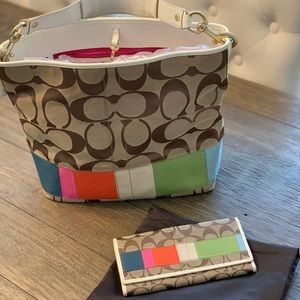 SOLD Coach Signature Rainbow 🌈 Stripe A0768-10858